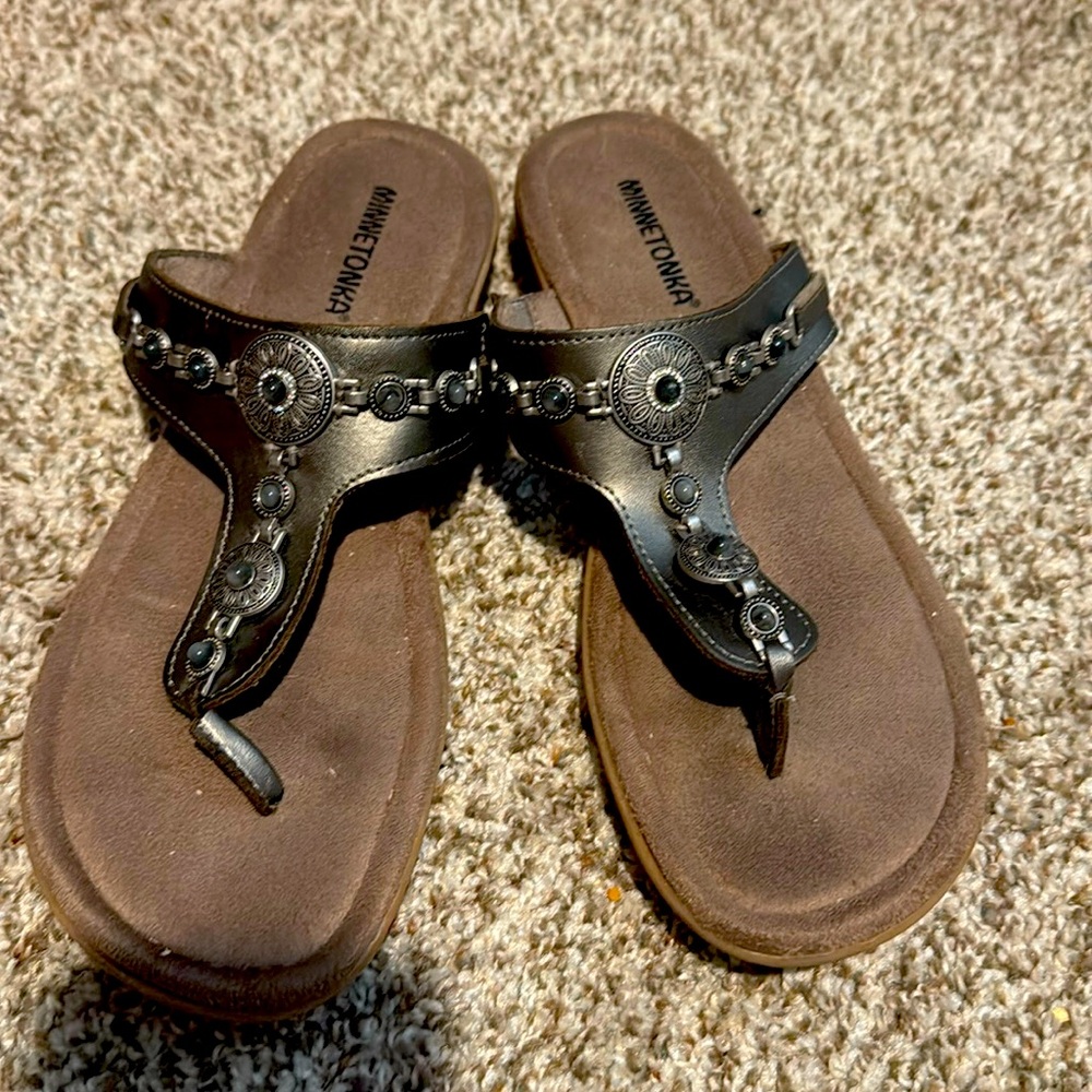 Minnetonka flip flops, beautiful and comfortable!